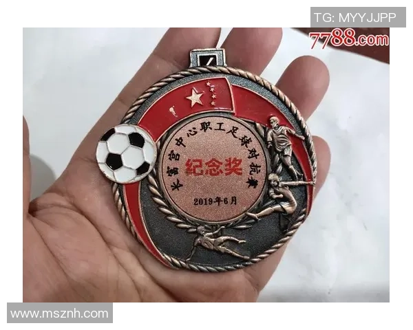 足球勋章图片展示与解析探索足球荣誉背后的故事与意义
